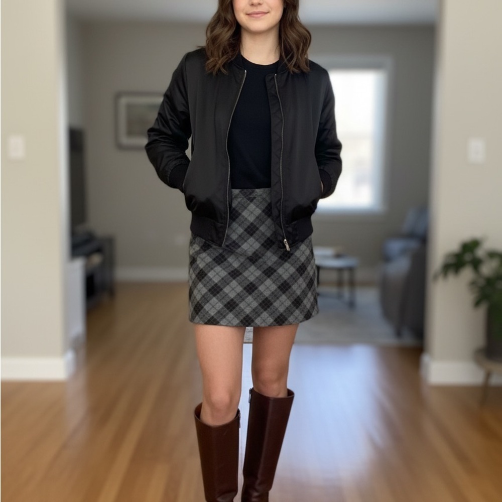 NWT EGGKA Plaid Skirt/Skort, size medium